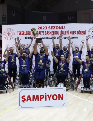 Cumhuriyetimizin 100. Yılında Şampiyon Fenerbahçe Göksel Çelik!