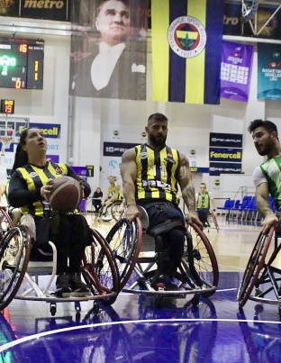 Fenerbahçe-Vakıflar TKS Basketbol: 109-35 