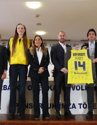 Fenerbahçe Opet Kadın Voleybol Takımımızın “Forma Sırt Sponsorluğu” için imzalar atıldı